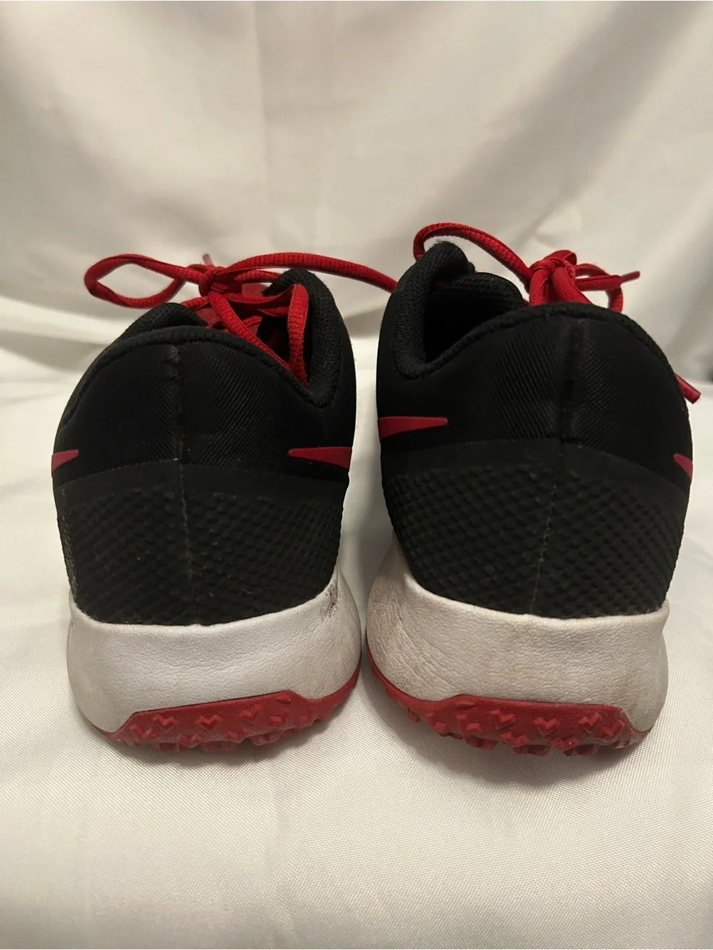 Nike Men's Red and Black Lightweight Training Sneakers